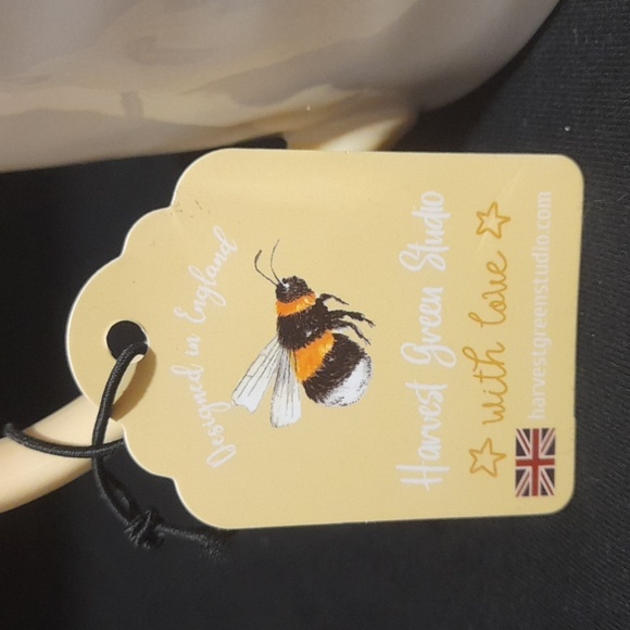 Bee Happy designed in England harvest Green studio mug - Picture 3 of 8